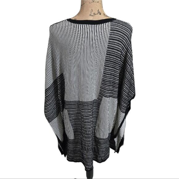 Chico's Black and White Oversized Patchwork Look Street Poncho‎ Size S / M - Picture 2 of 8